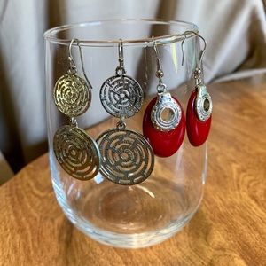 🎀 6 for $25. Two pairs earrings